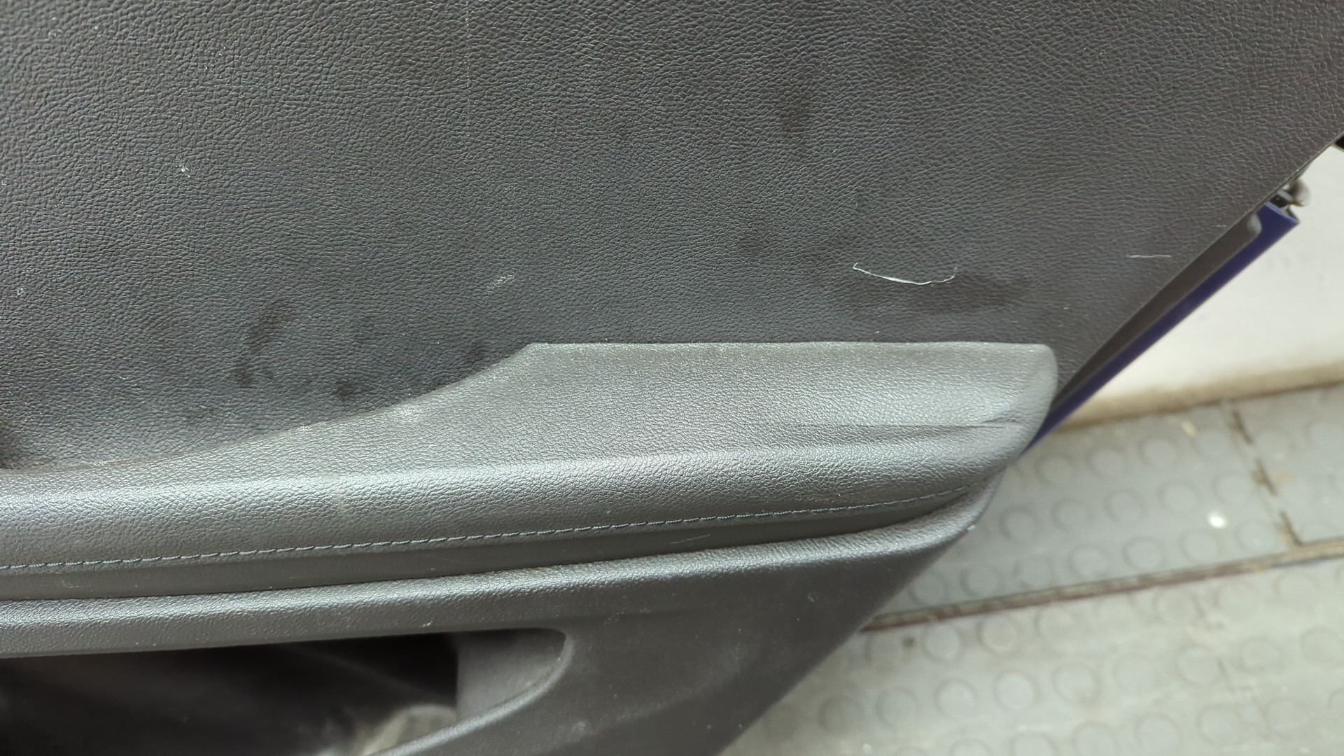 Дверь задняя правая