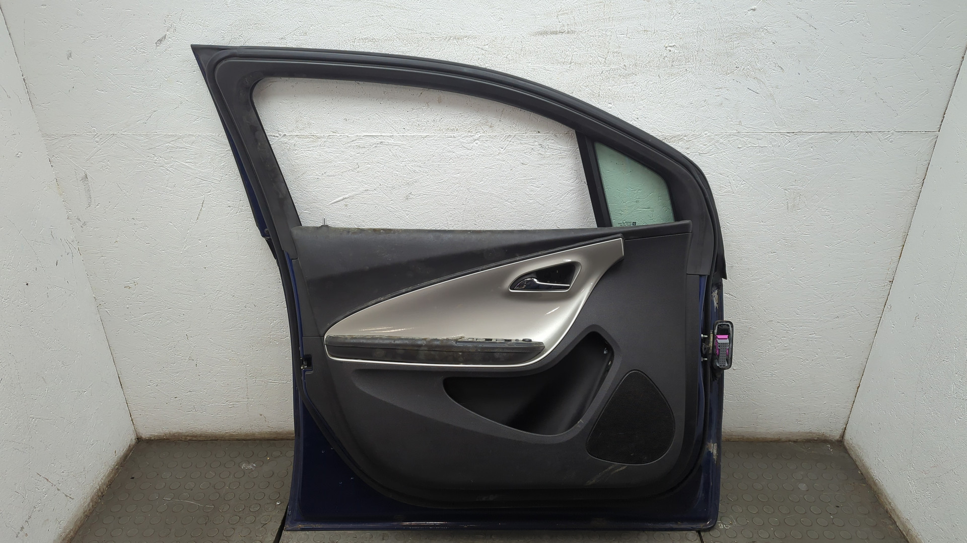 Дверь передняя левая