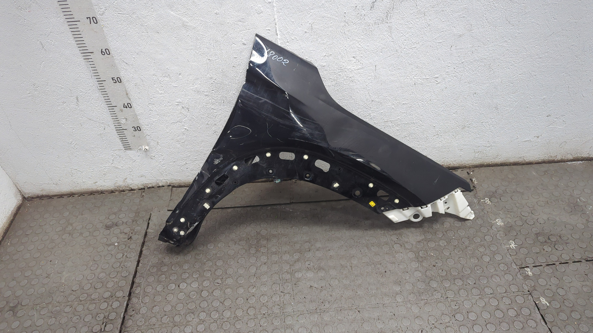 Крыло переднее правое