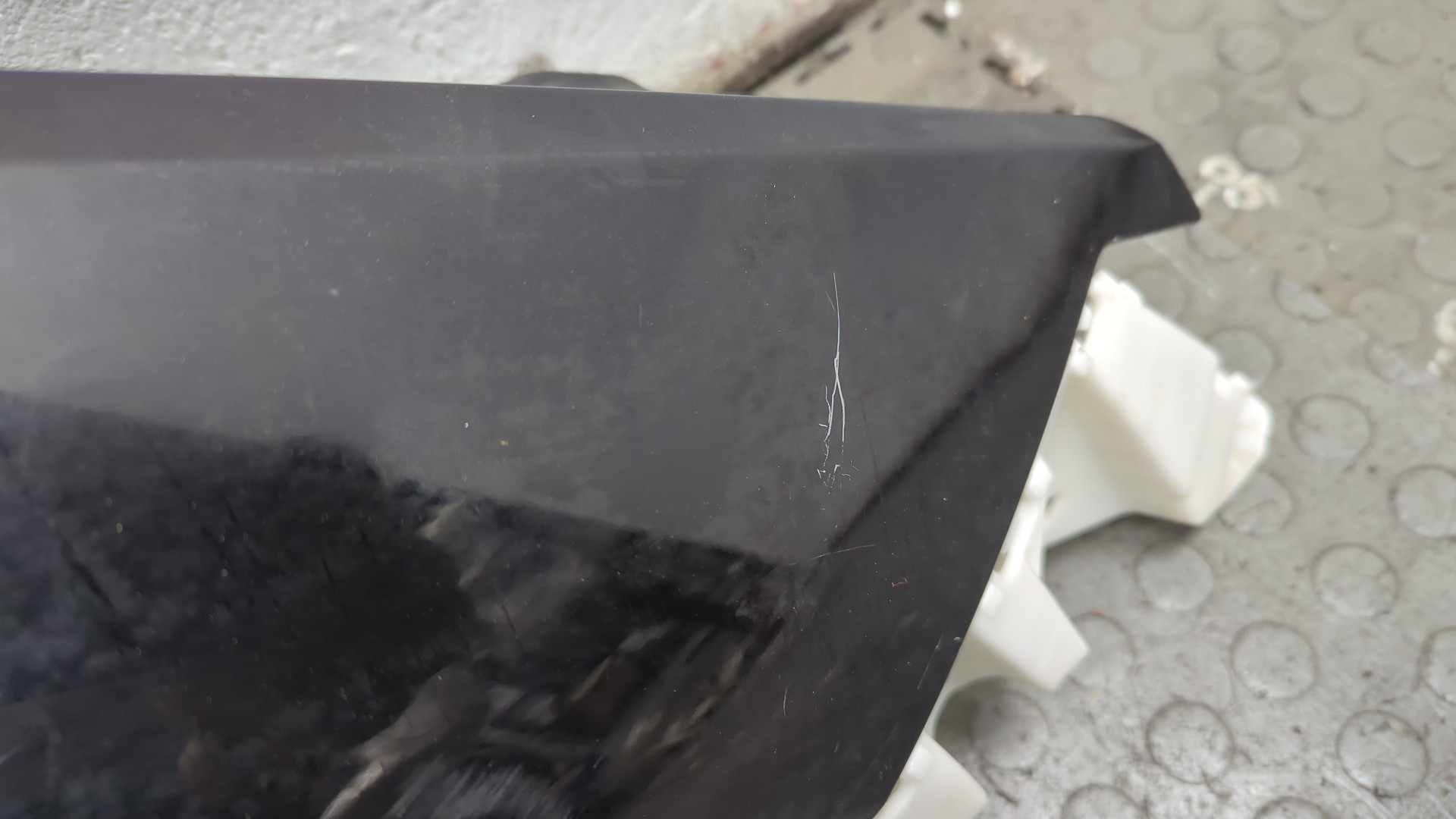 Крыло переднее правое