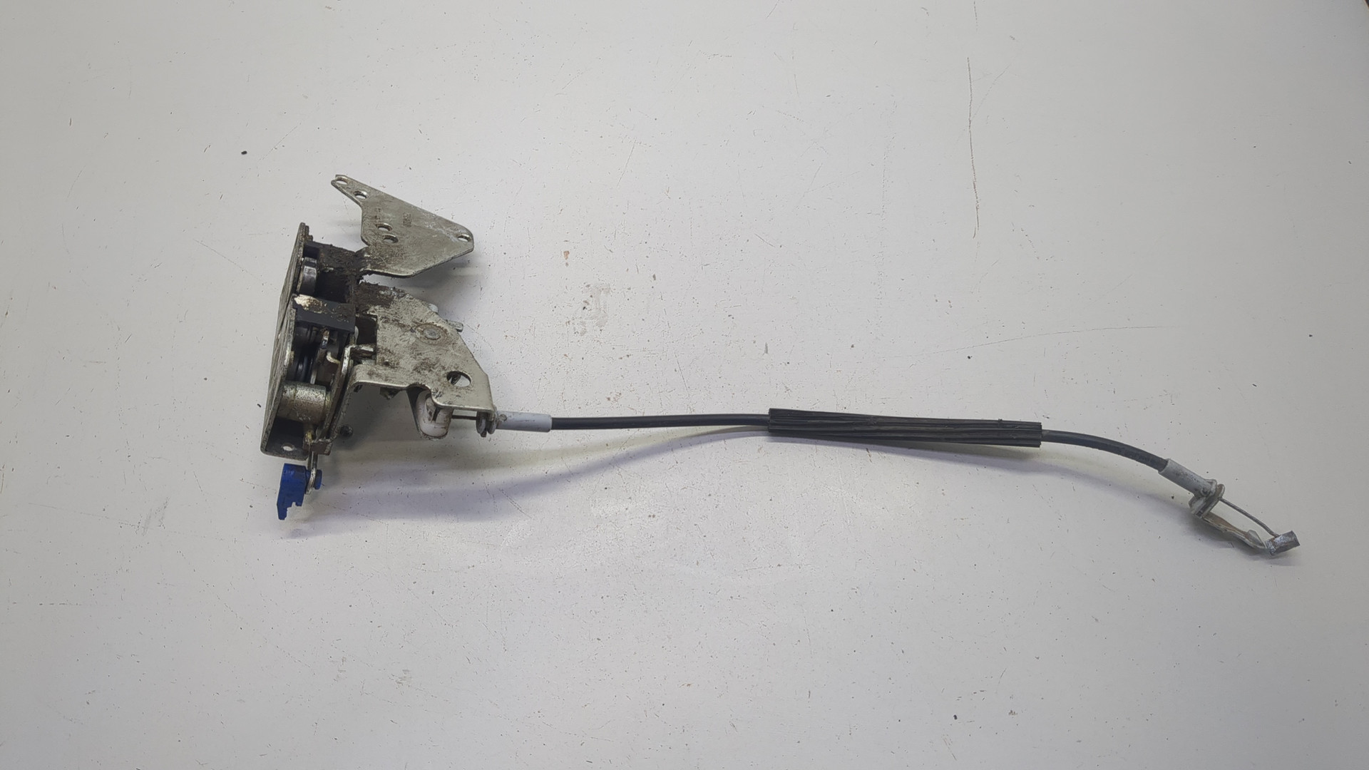 Замок двери передней правой