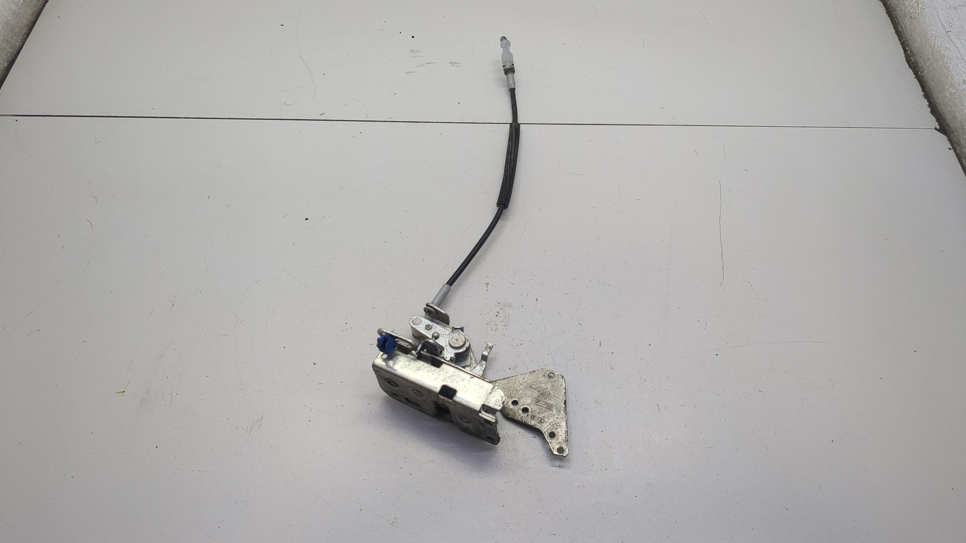 Замок двери передней правой