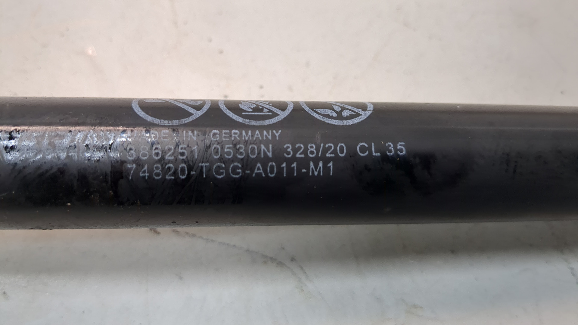 Амортизатор капота