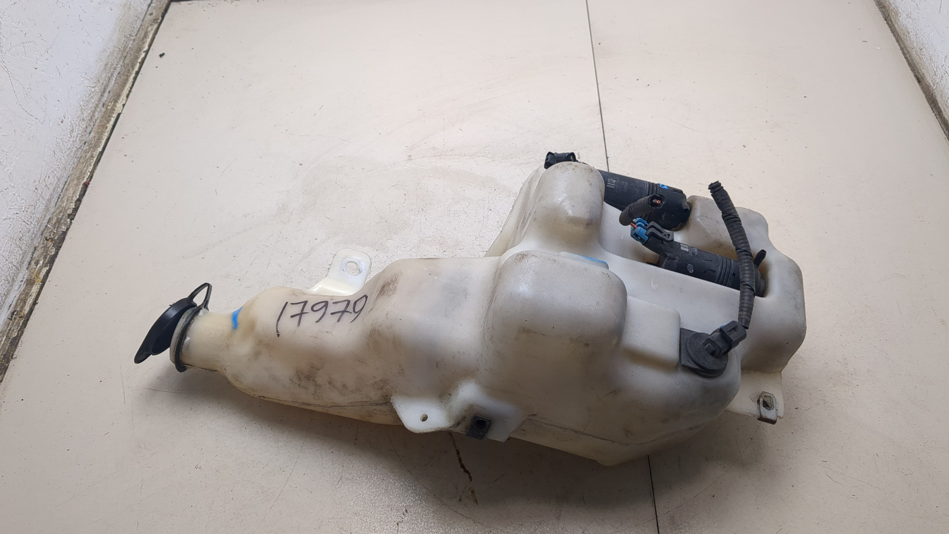 Бачок омывателя лобового стекла