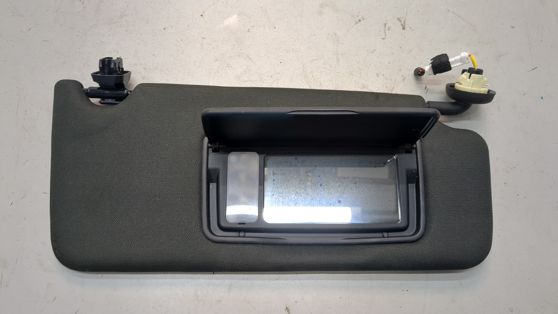 Козырек солнцезащитный