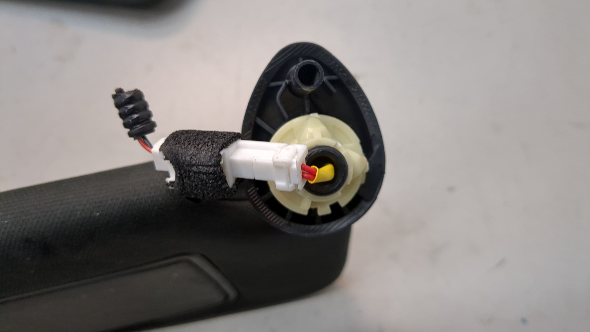 Козырек солнцезащитный