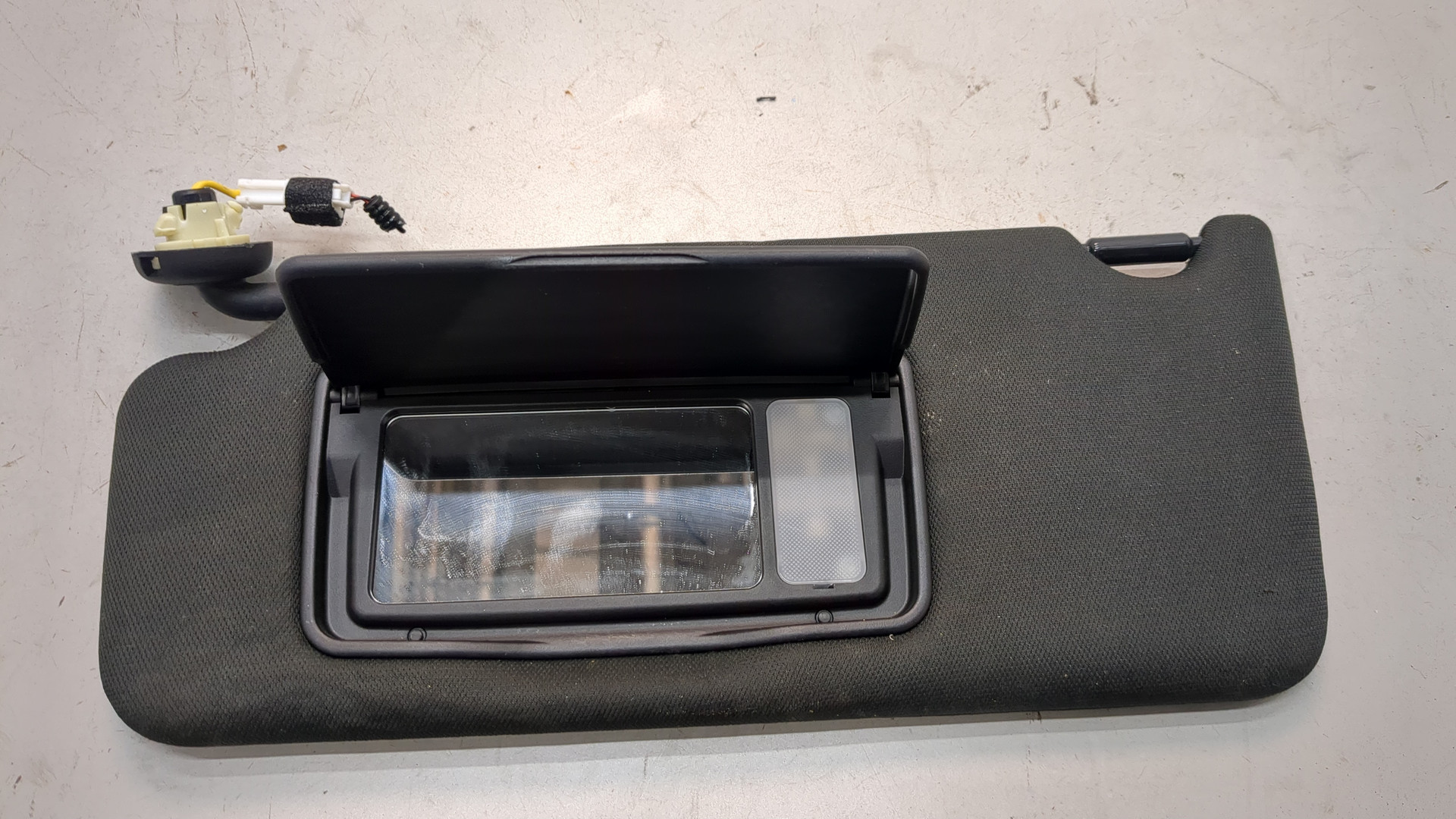 Козырек солнцезащитный