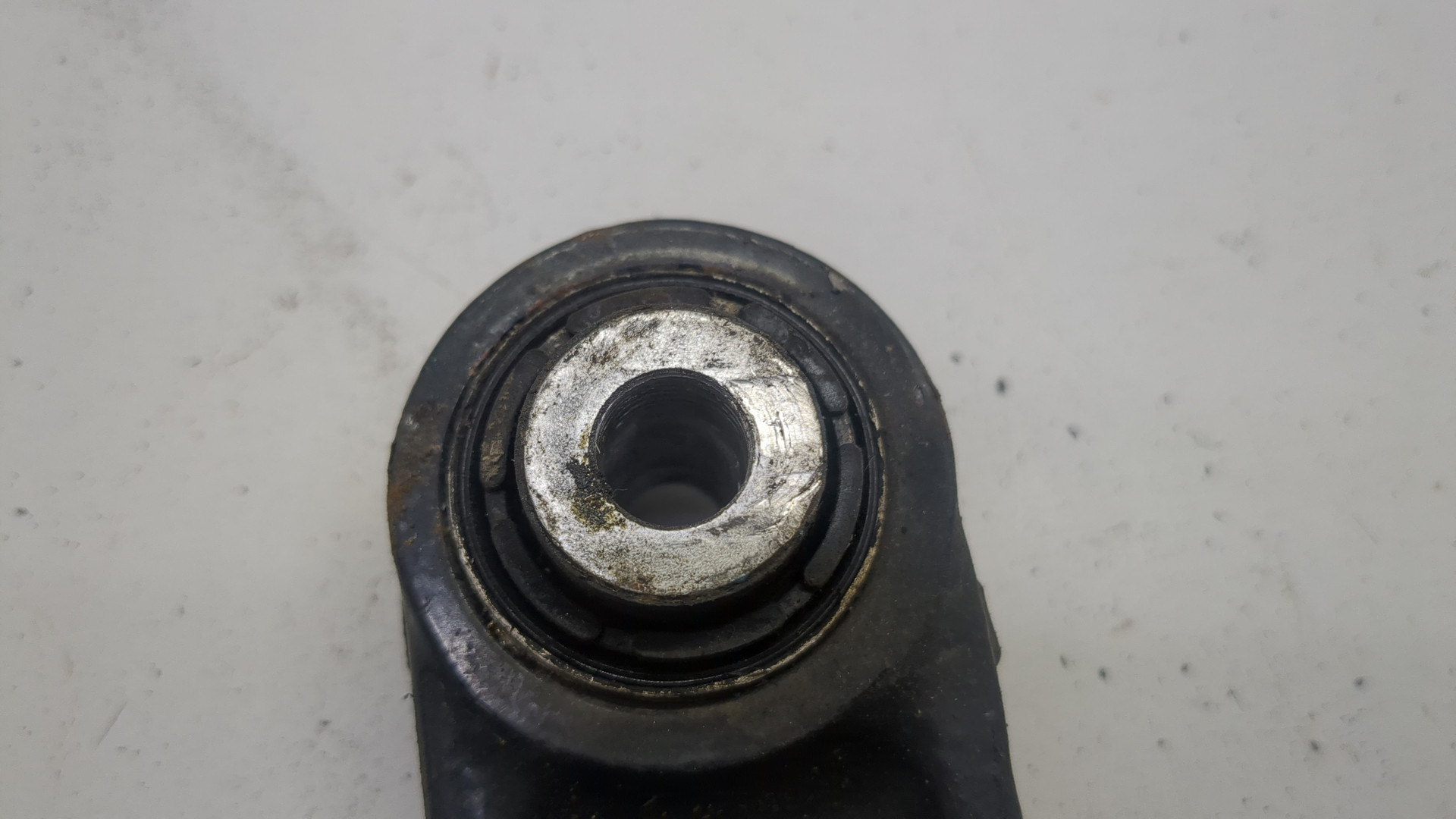 Рычаг задний правый