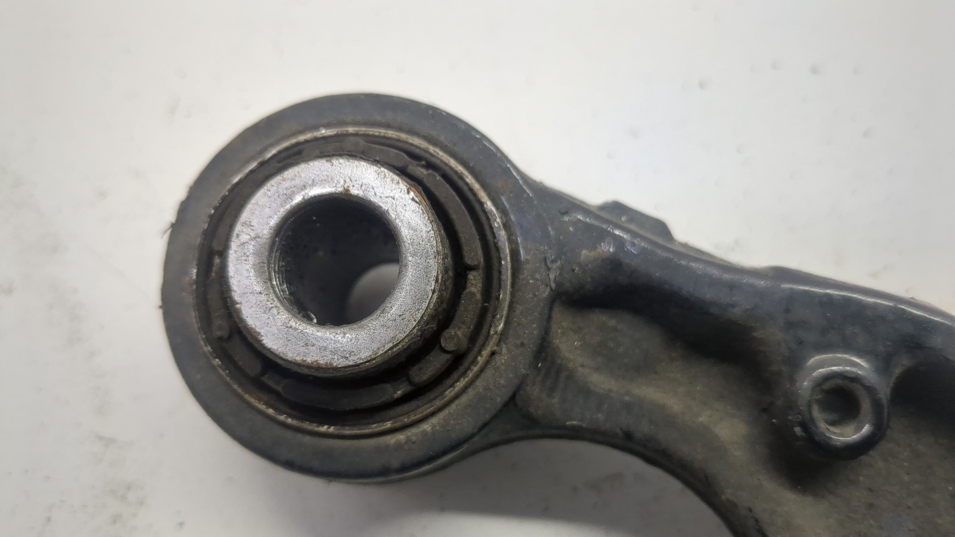 Рычаг задний левый