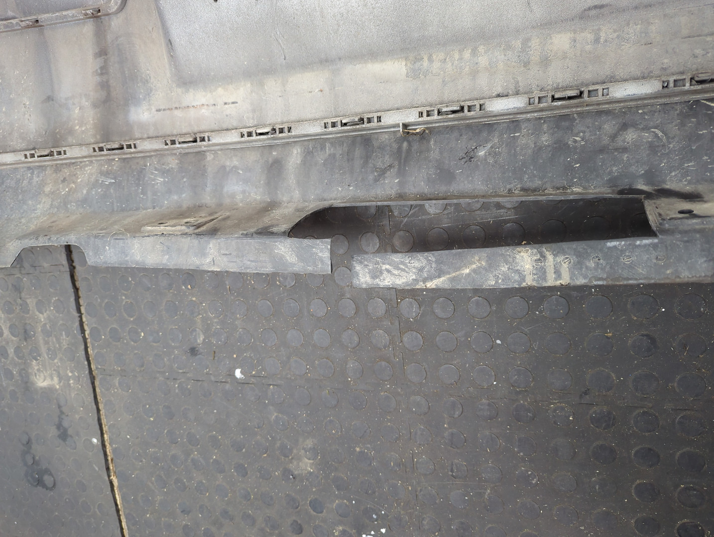 Бампер задний