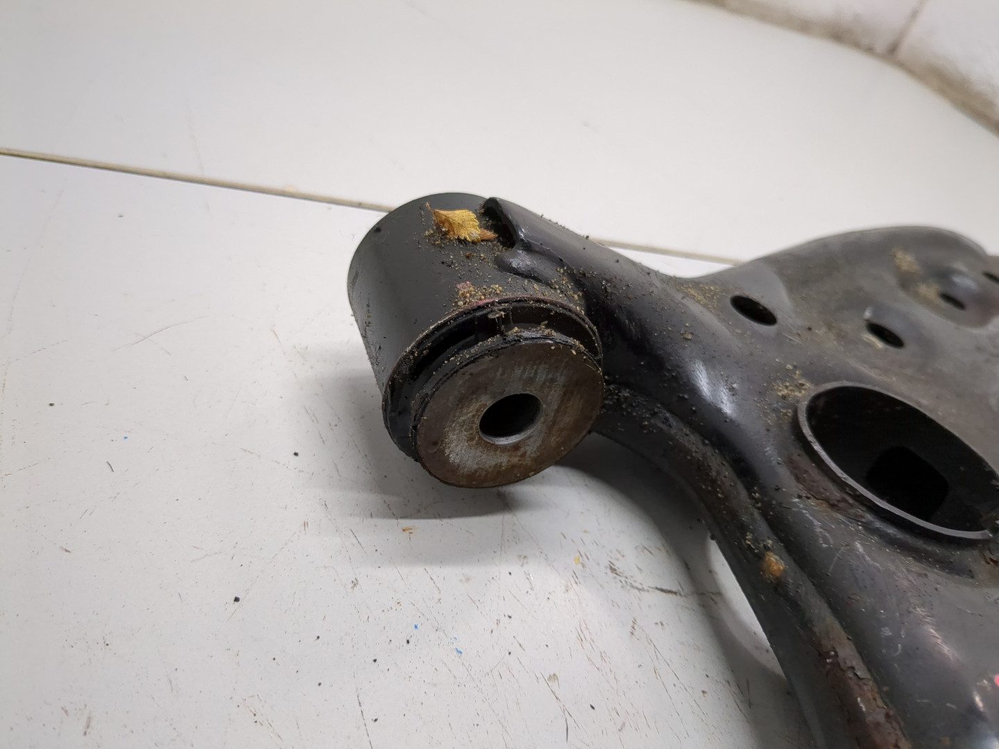 Рычаг передний правый