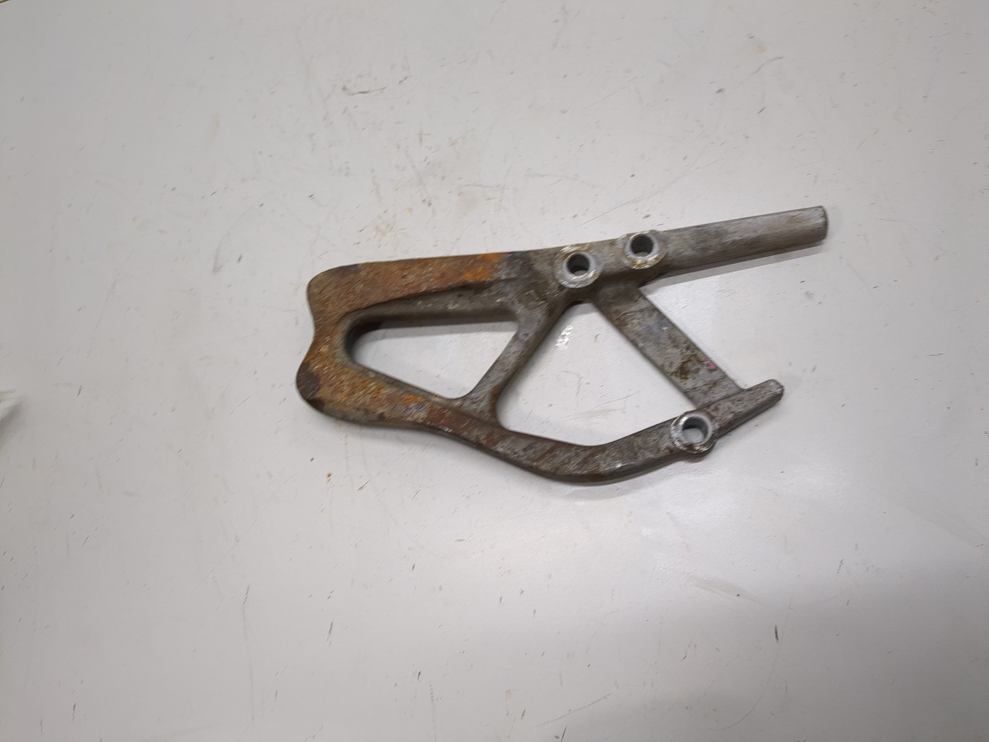 Кронштейн передней балки