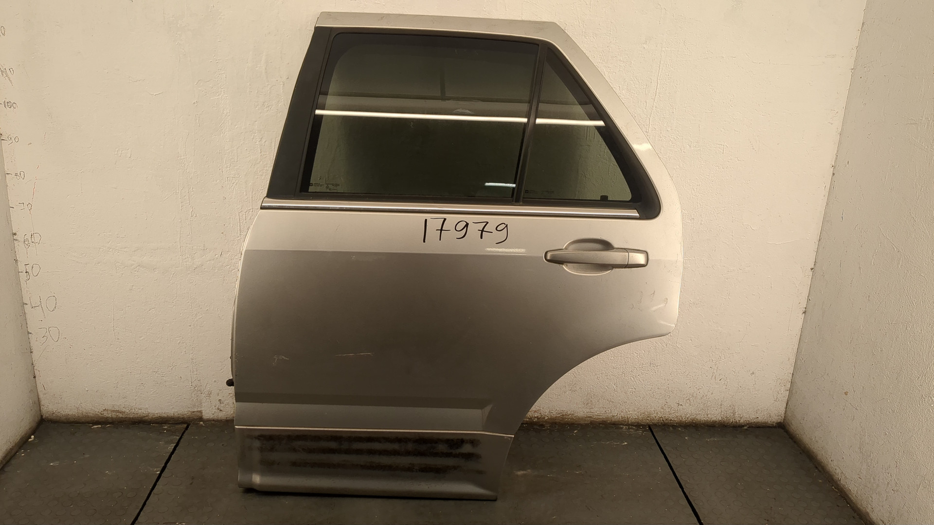 Дверь задняя левая