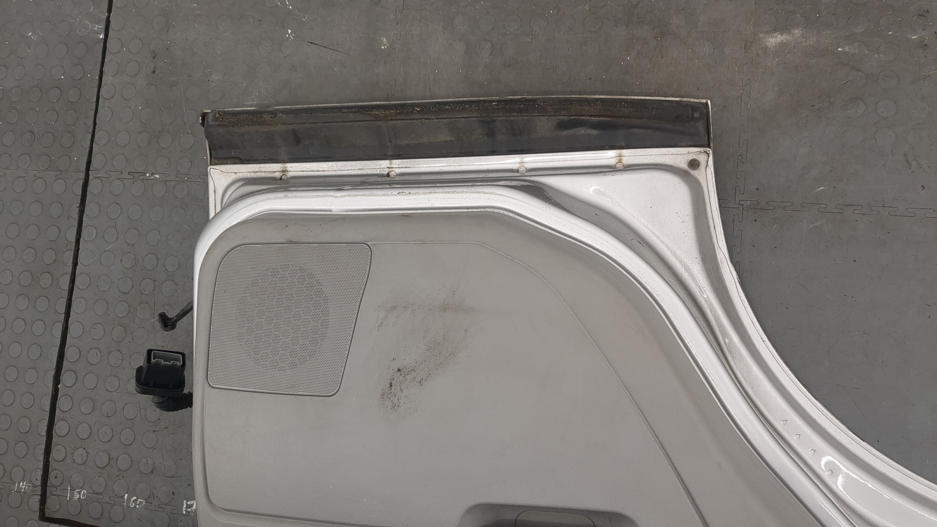 Дверь задняя левая