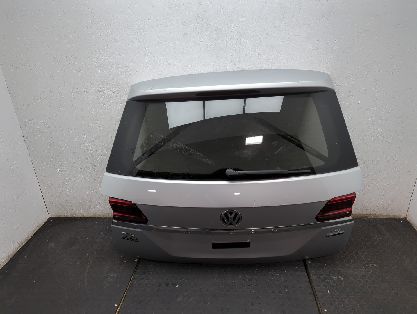 Дверь багажника