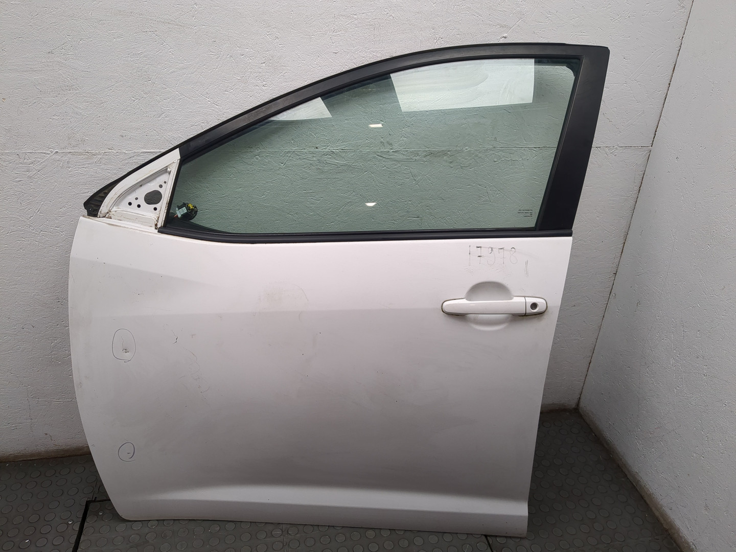 Дверь передняя левая