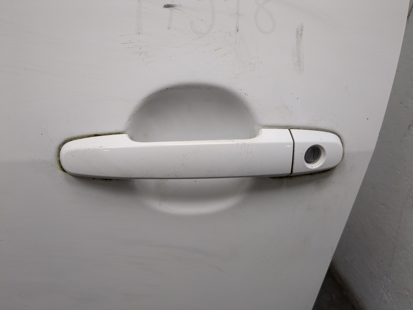 Дверь передняя левая