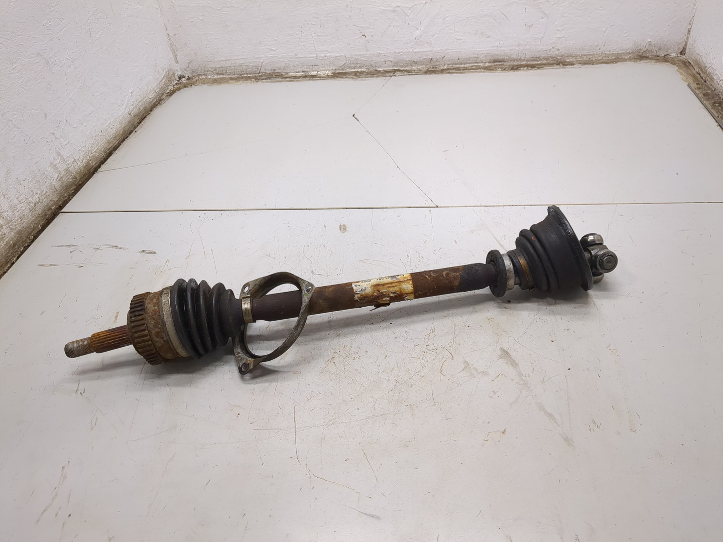 Полуось передняя левая