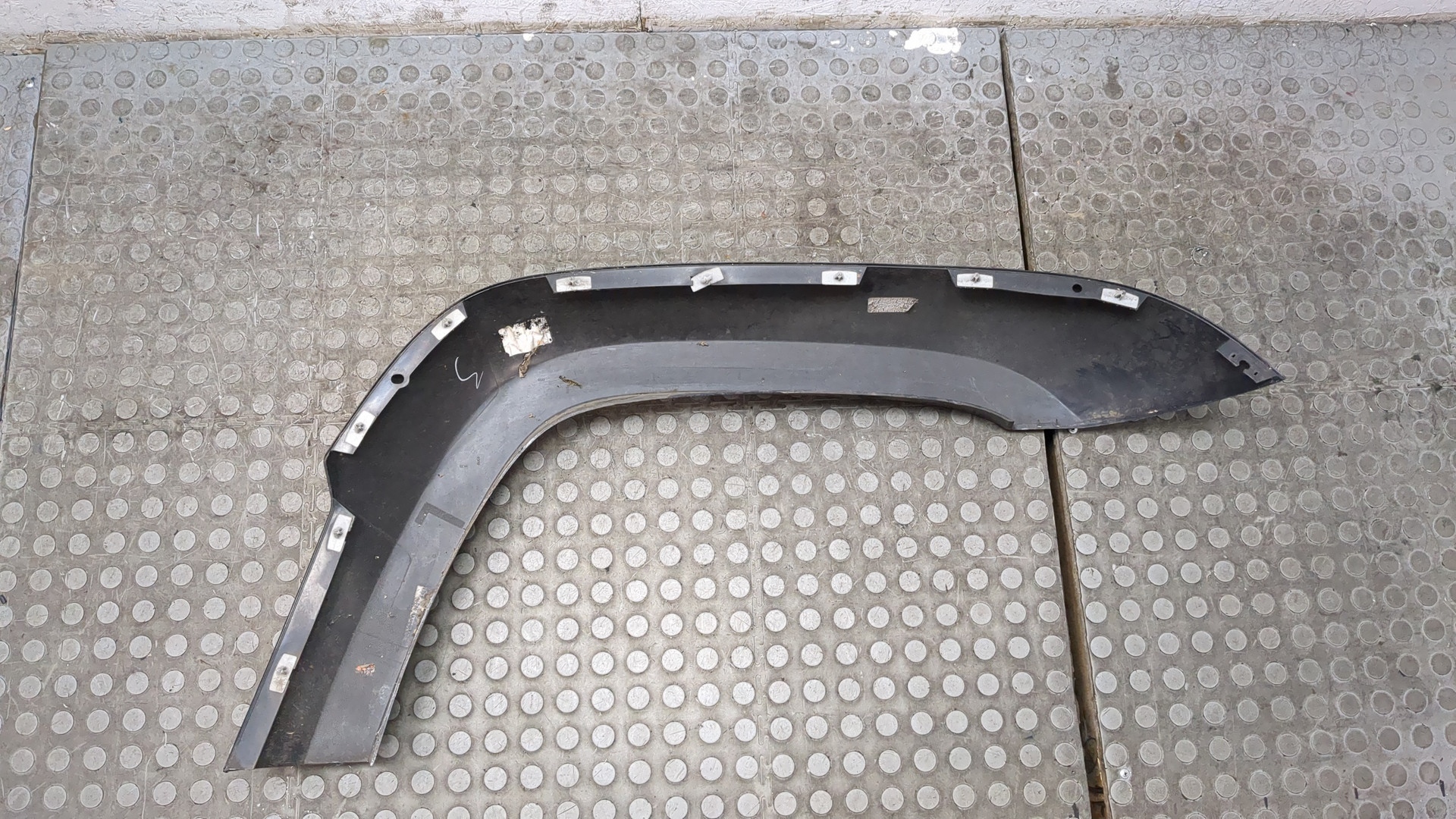 Накладка переднего крыла левого