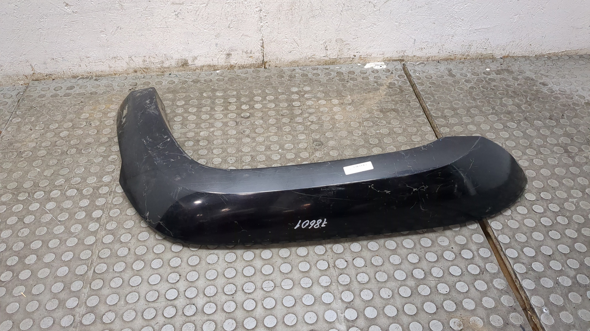 Накладка переднего крыла левого