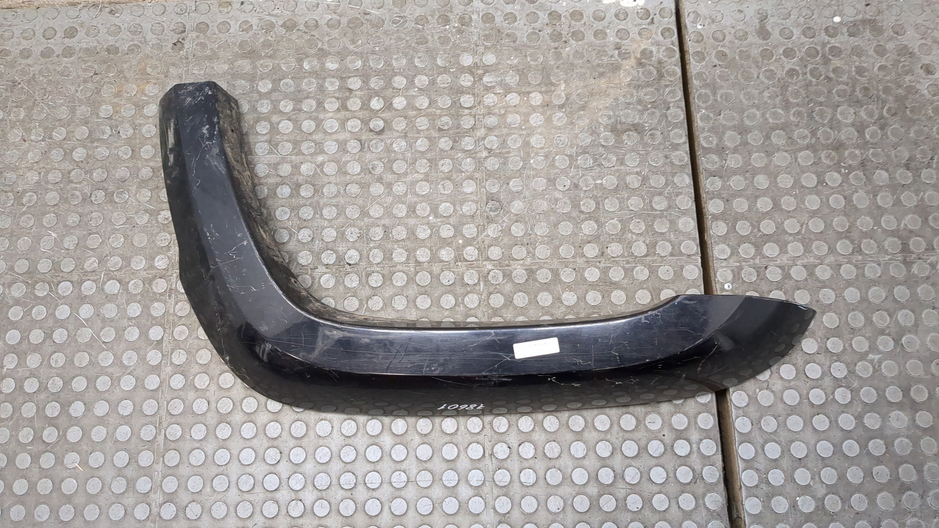 Накладка переднего крыла левого