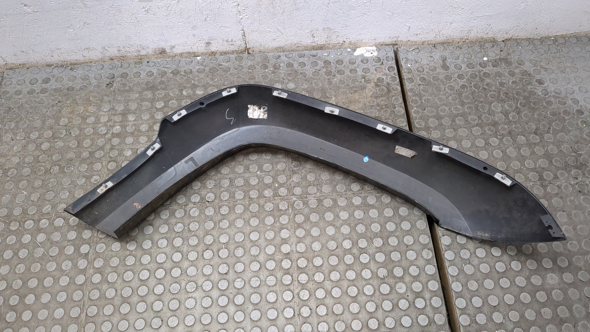 Накладка переднего крыла левого