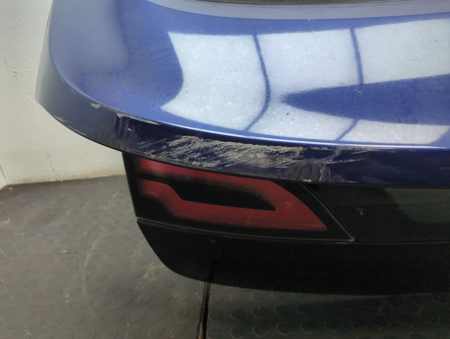 Дверь багажника