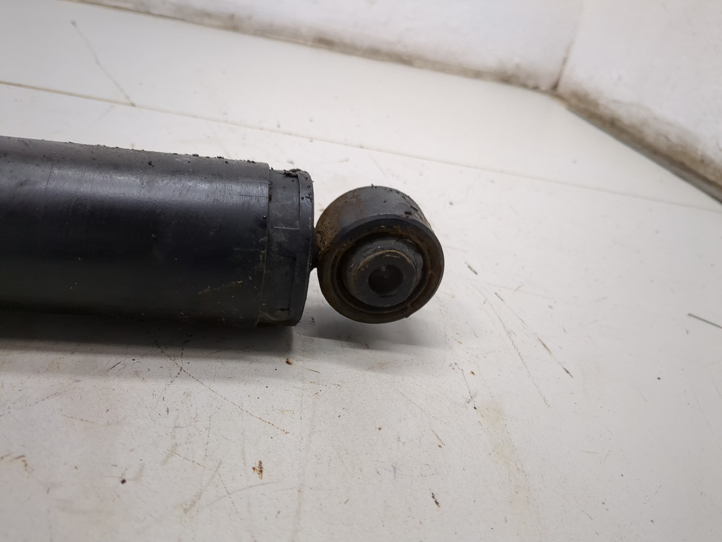 Амортизатор задний (стойка)