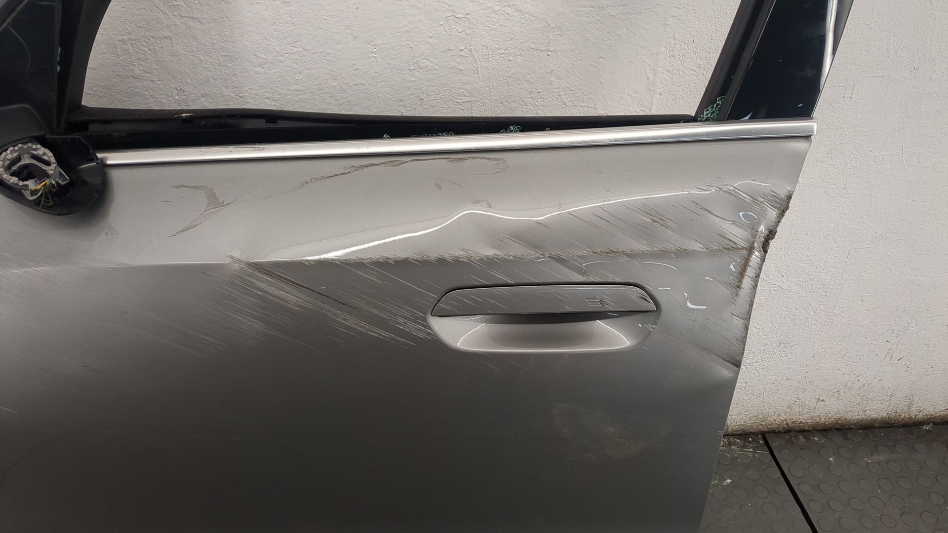 Дверь передняя левая