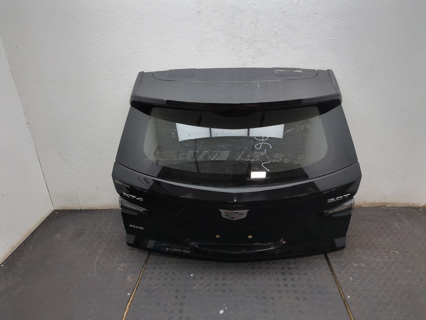 Дверь багажника