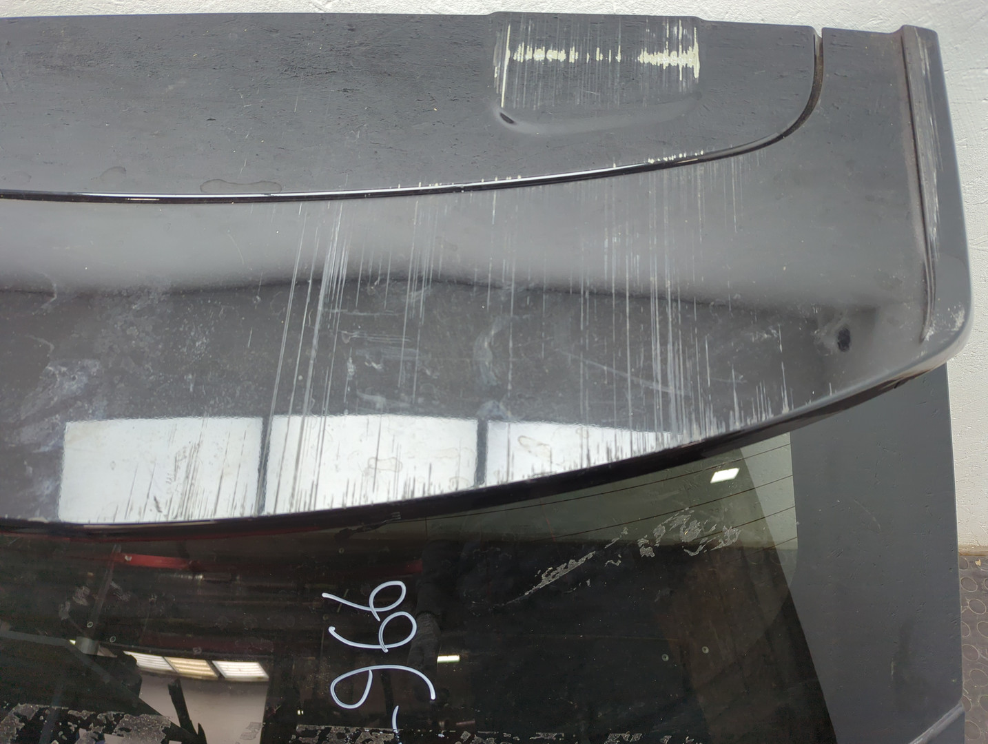 Дверь багажника