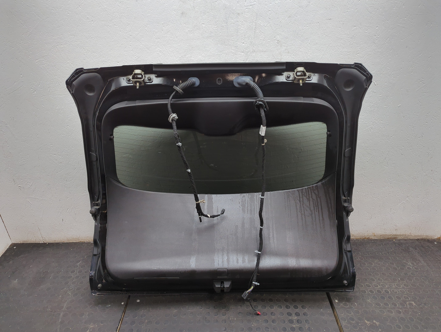 Дверь багажника