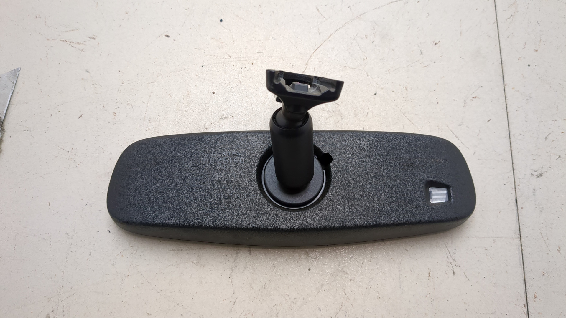 Зеркало заднего вида