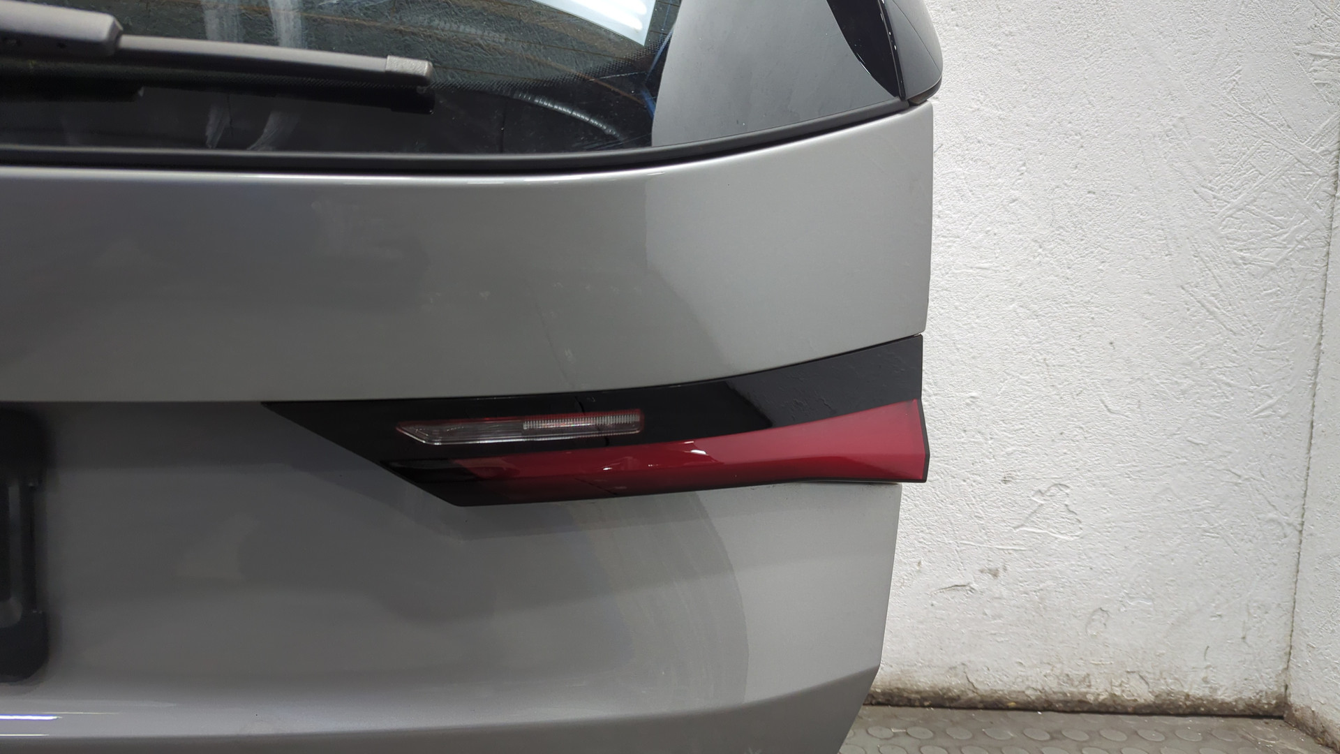 Дверь багажника