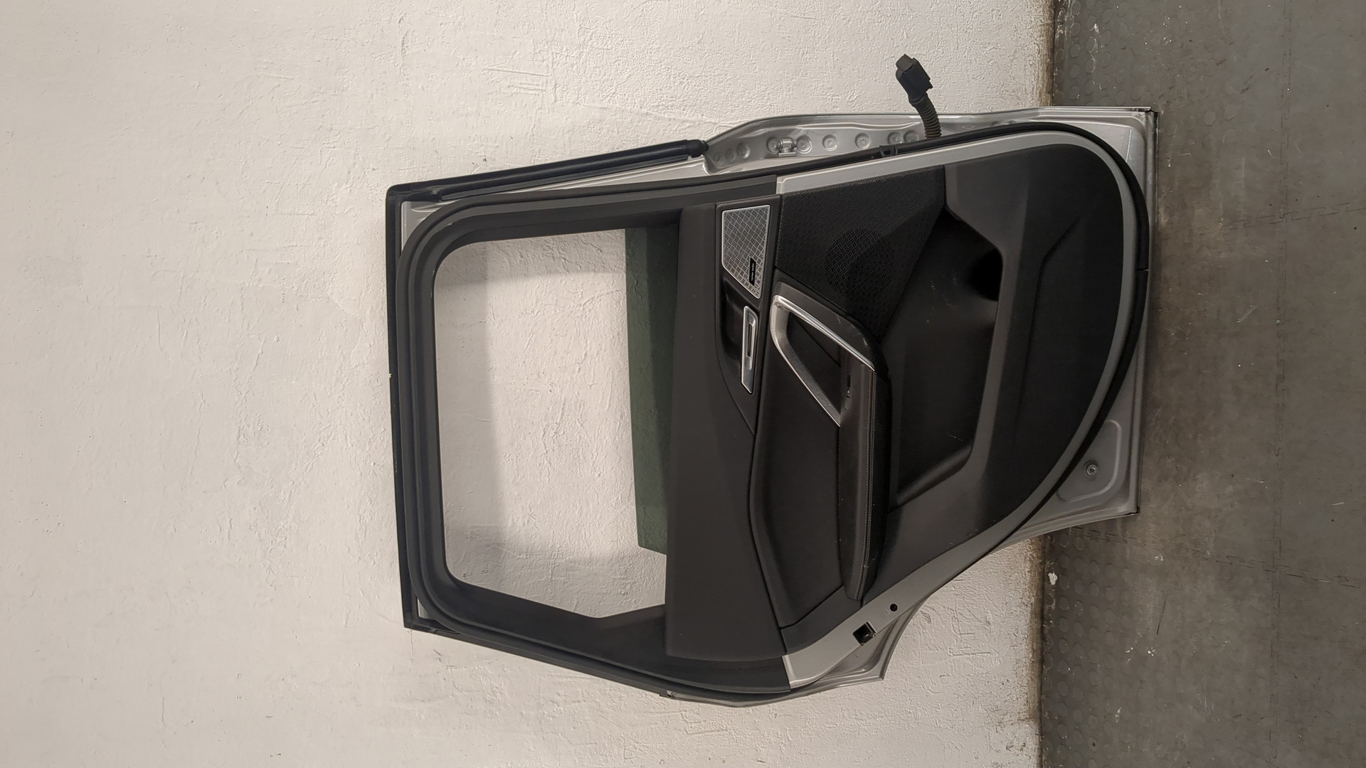 Дверь задняя левая