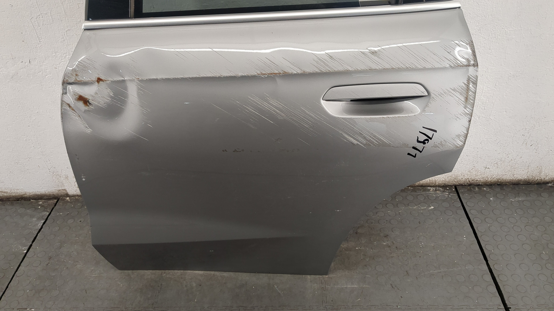 Дверь задняя левая