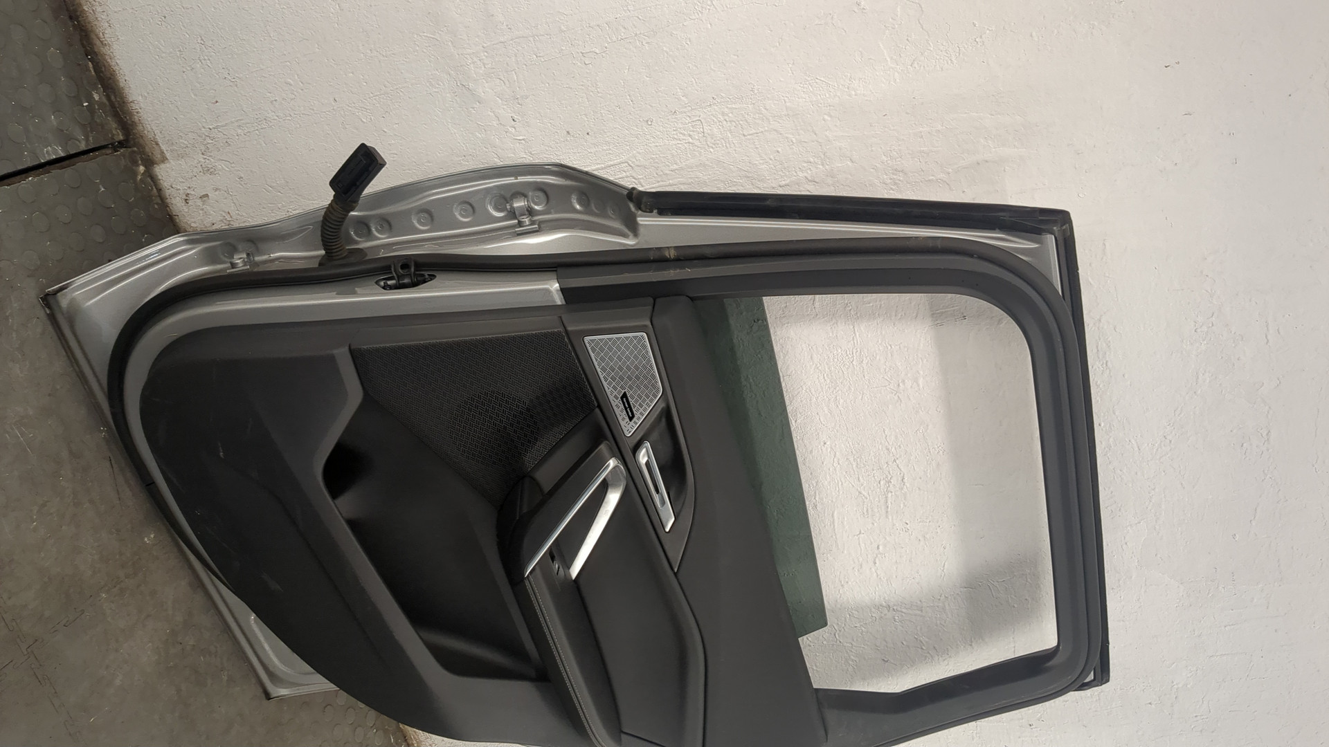 Дверь задняя правая