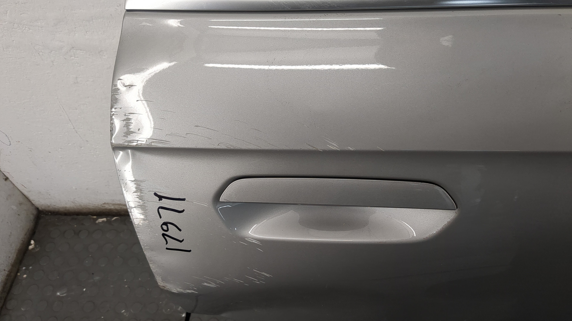 Дверь задняя правая