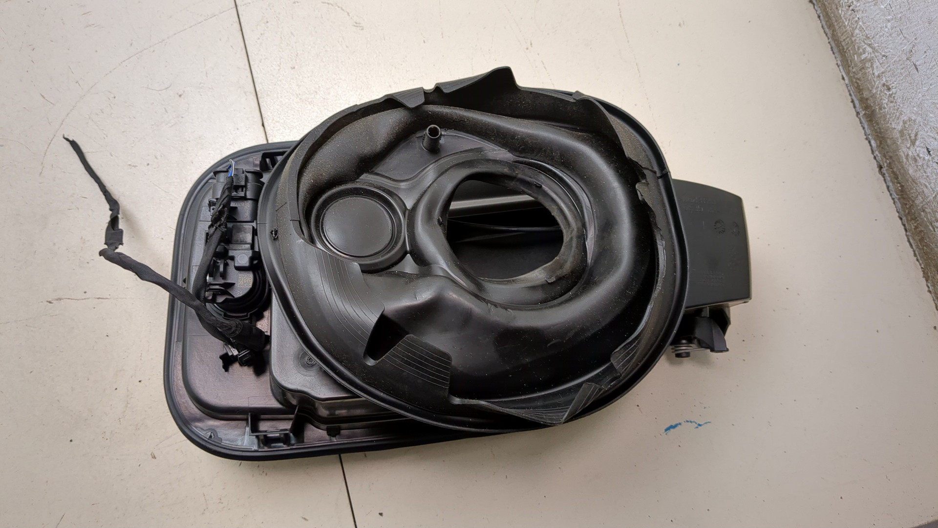 Лючок бензобака