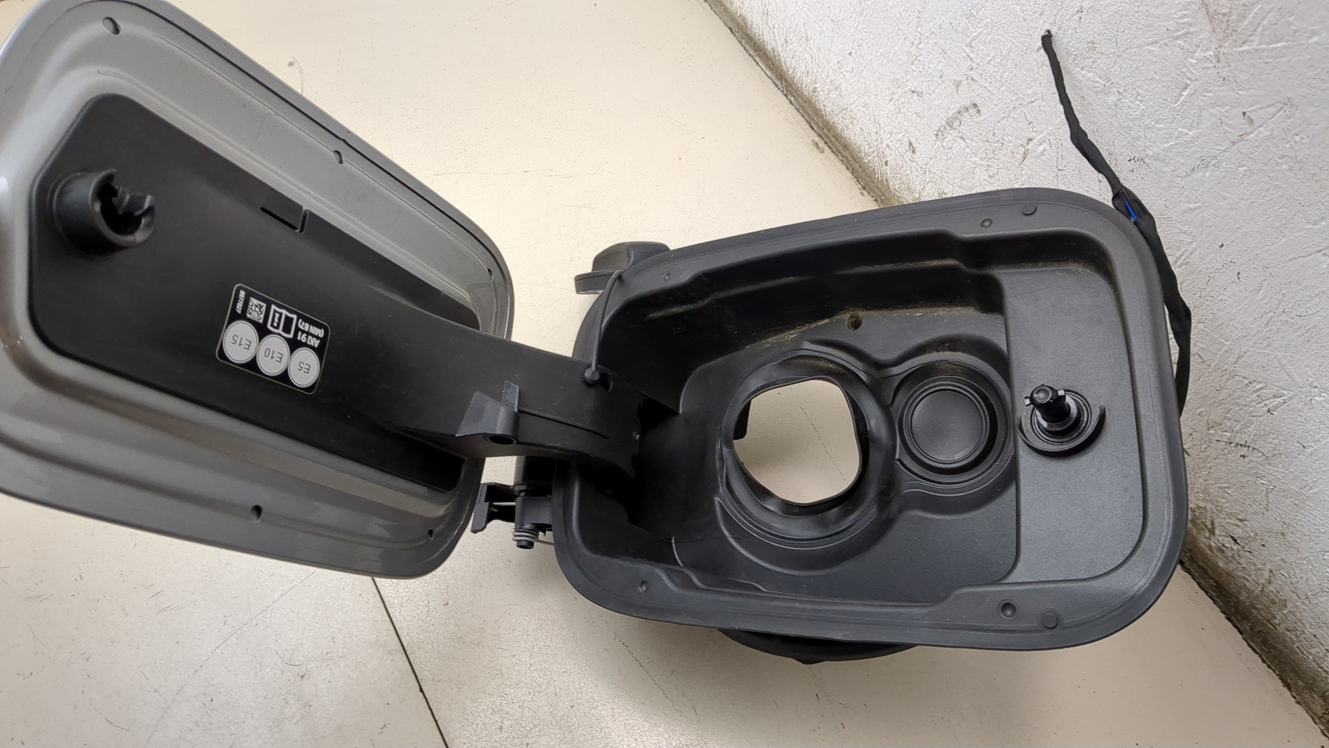 Лючок бензобака