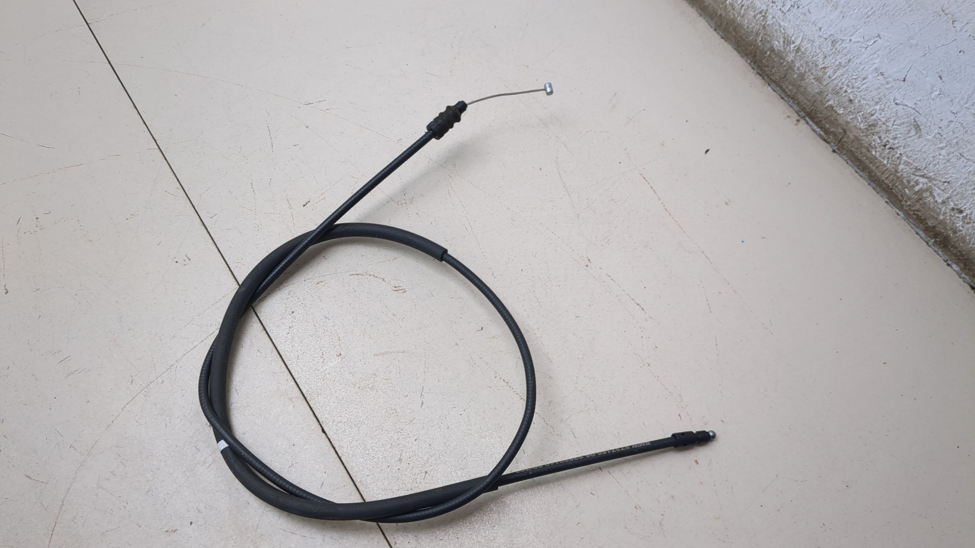 Трос открывания капота