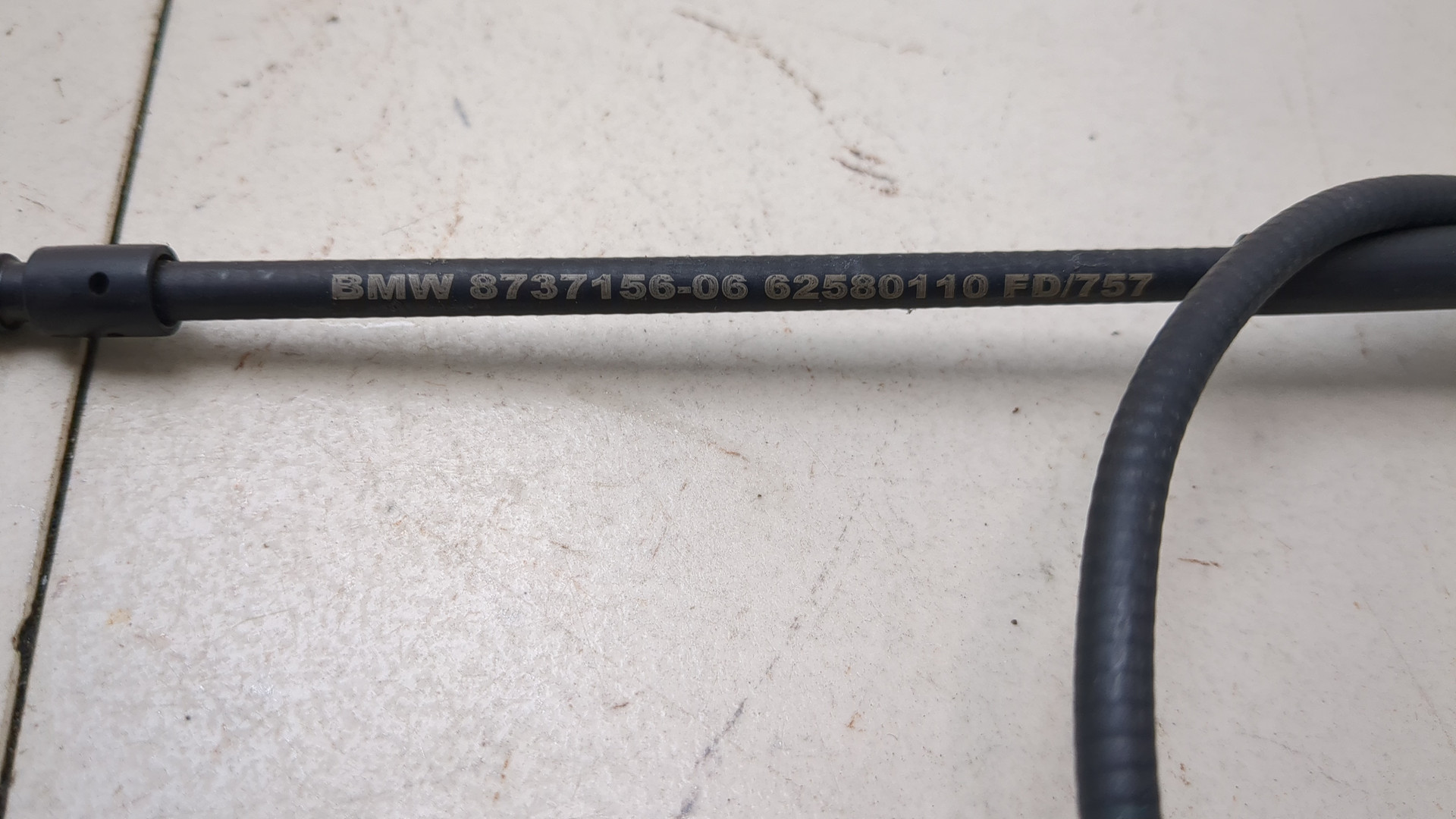 Трос открывания капота