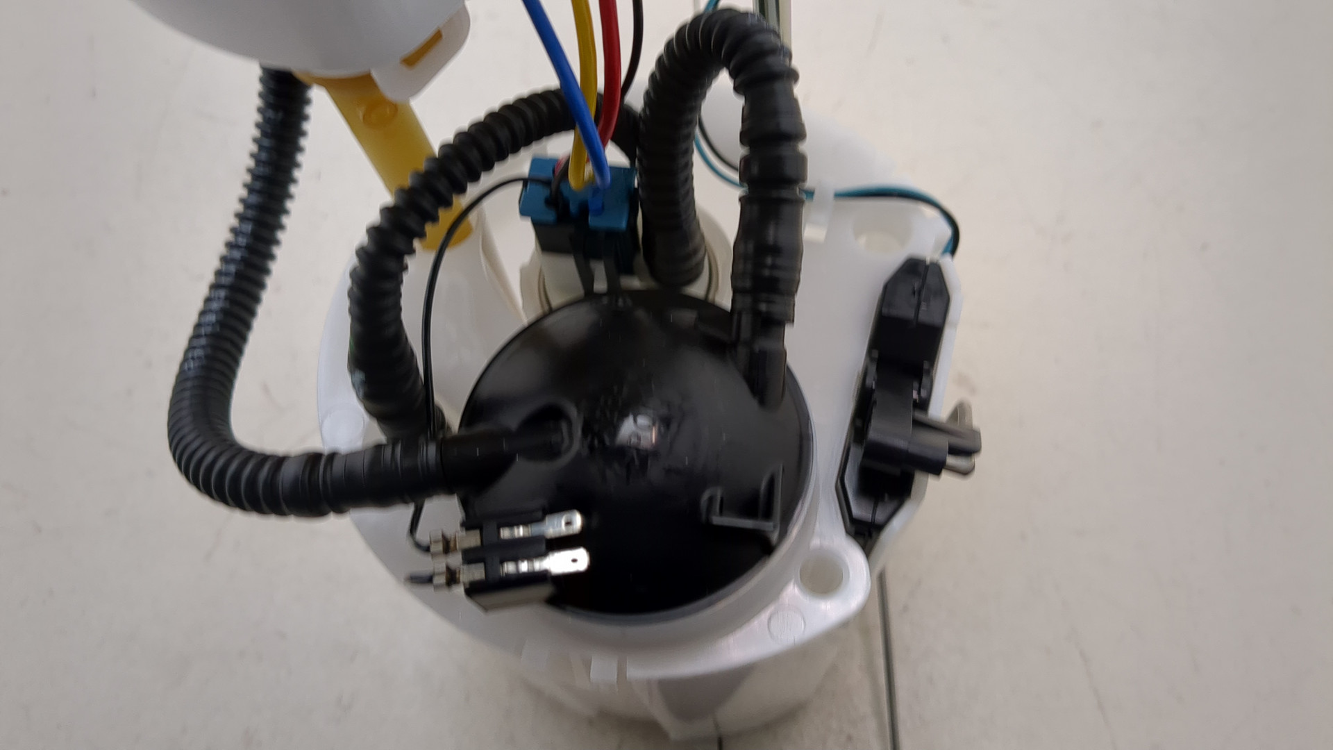 Насос топливный электрический