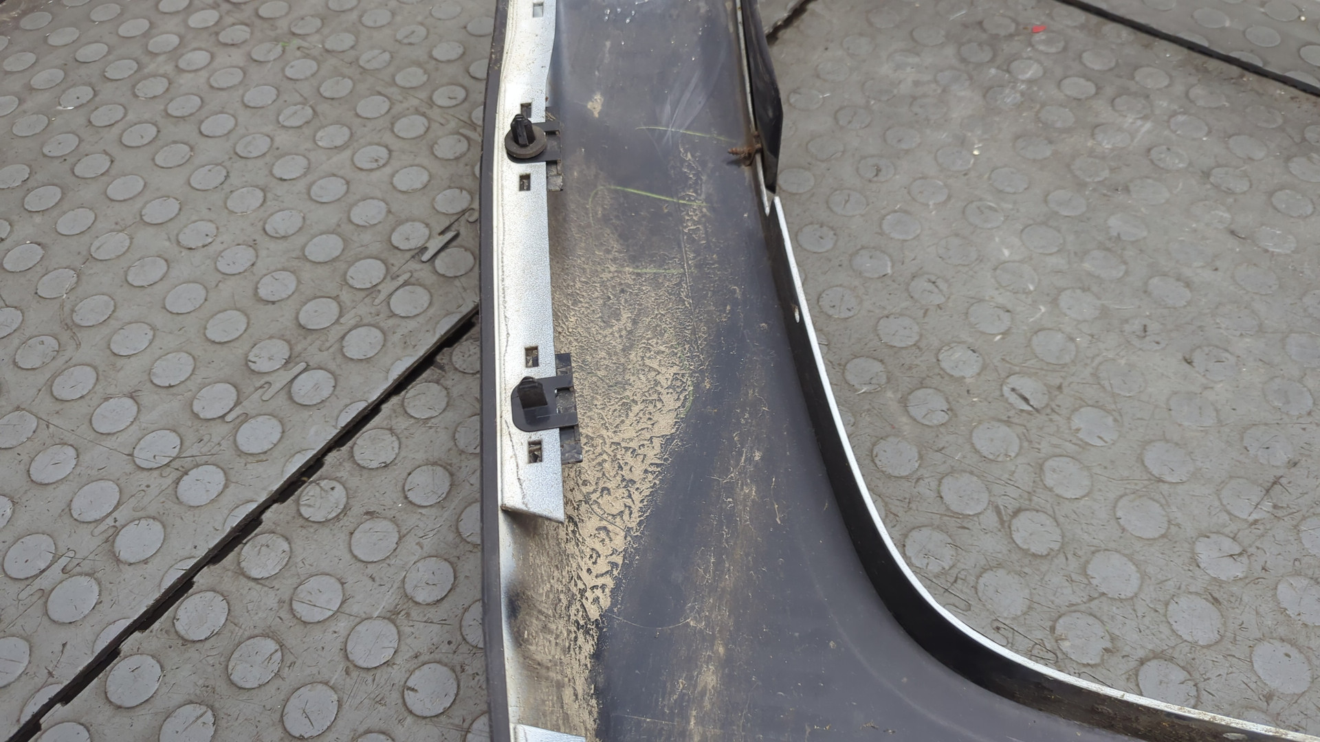 Крыло переднее правое