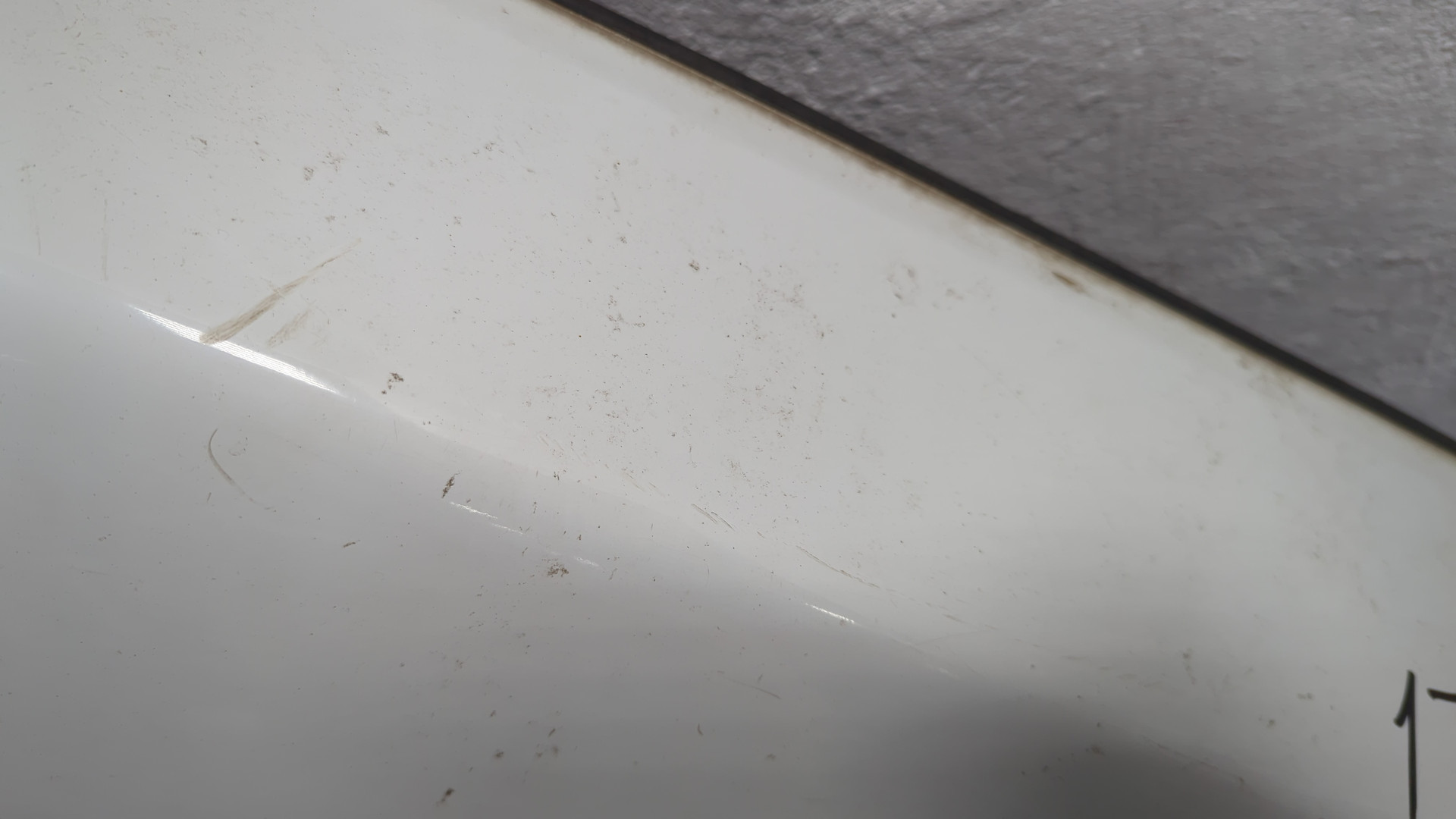 Крыло переднее правое