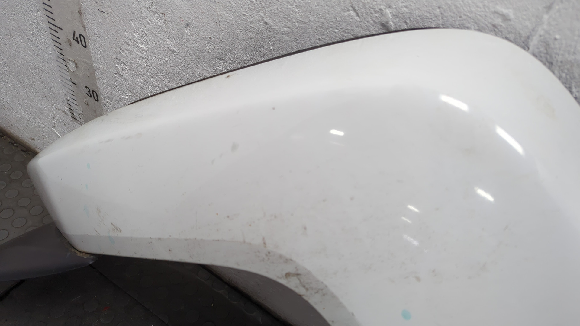 Крыло переднее правое