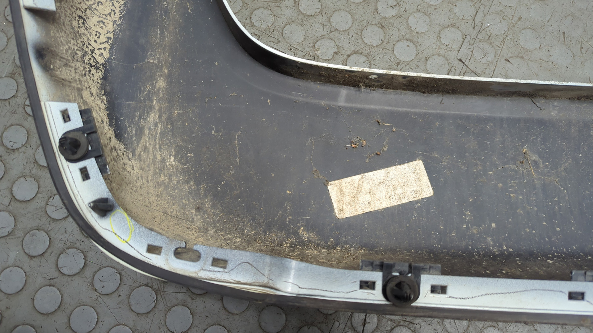 Крыло переднее правое