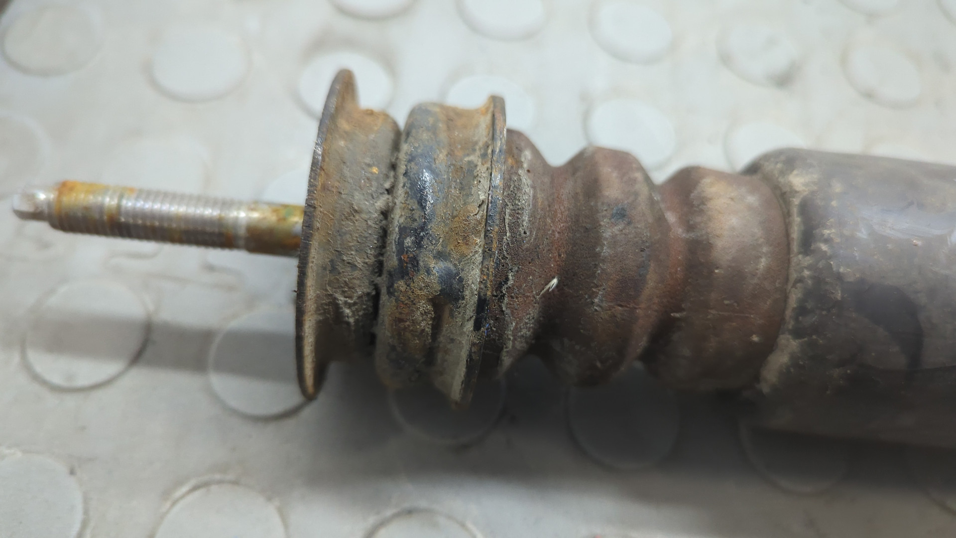 Амортизатор задний (стойка)