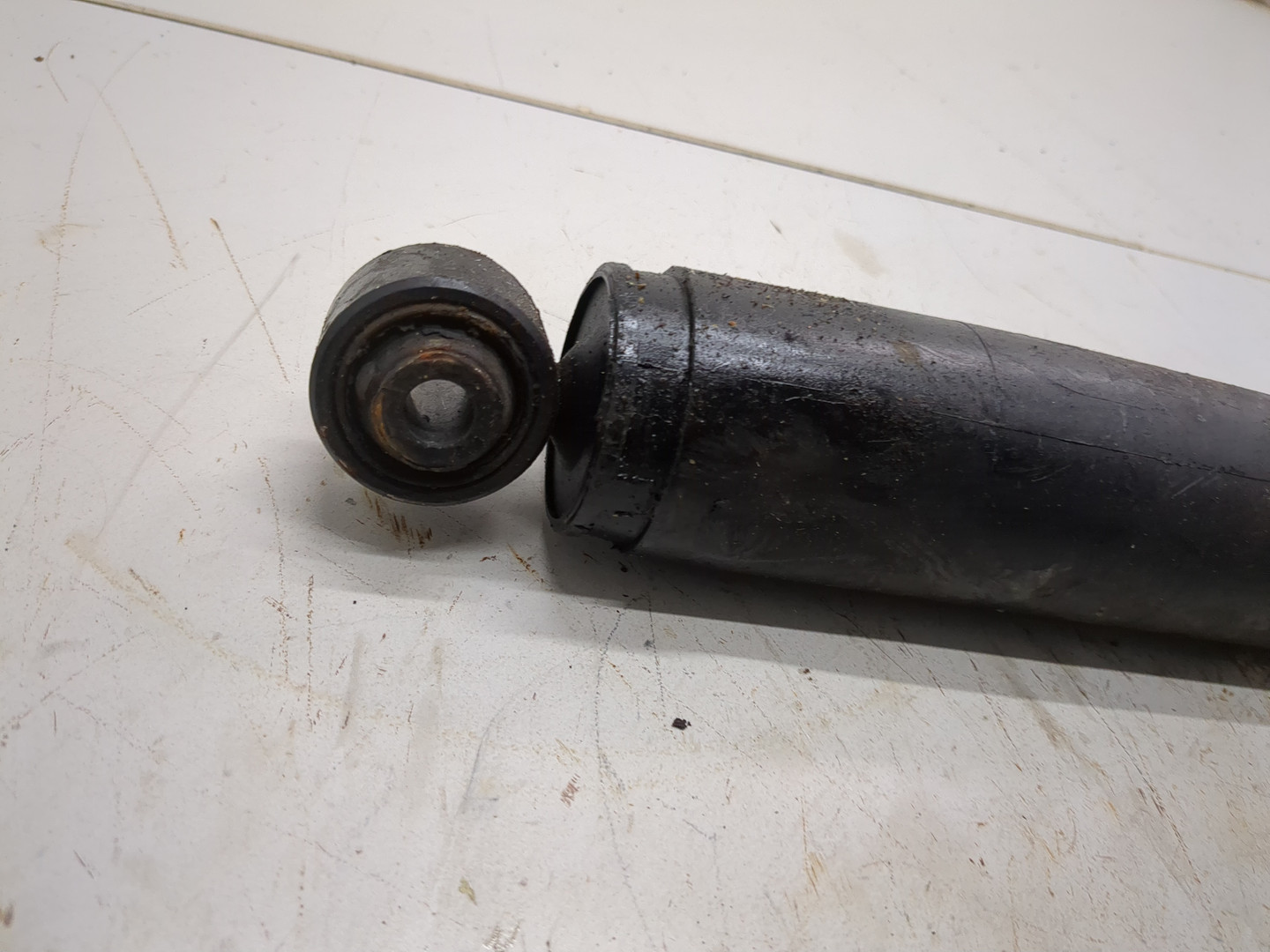 Амортизатор задний (стойка)