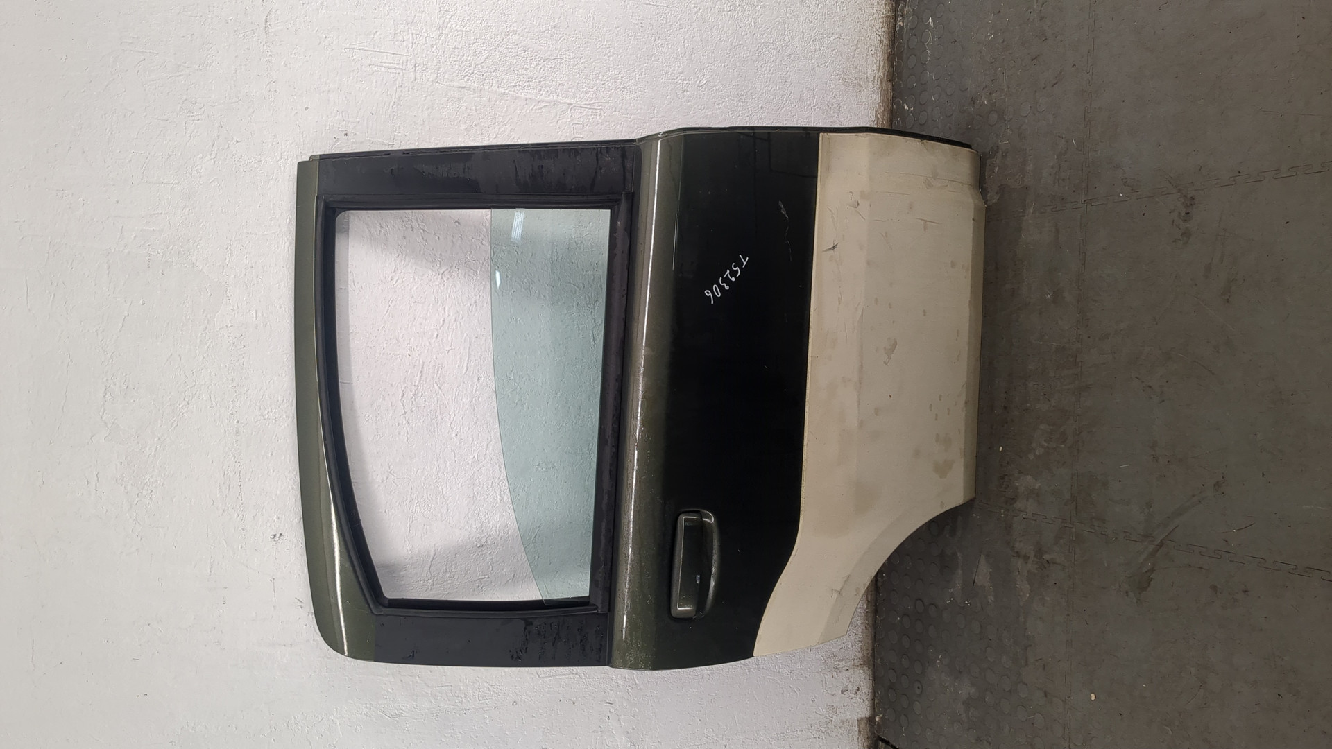 Дверь задняя правая